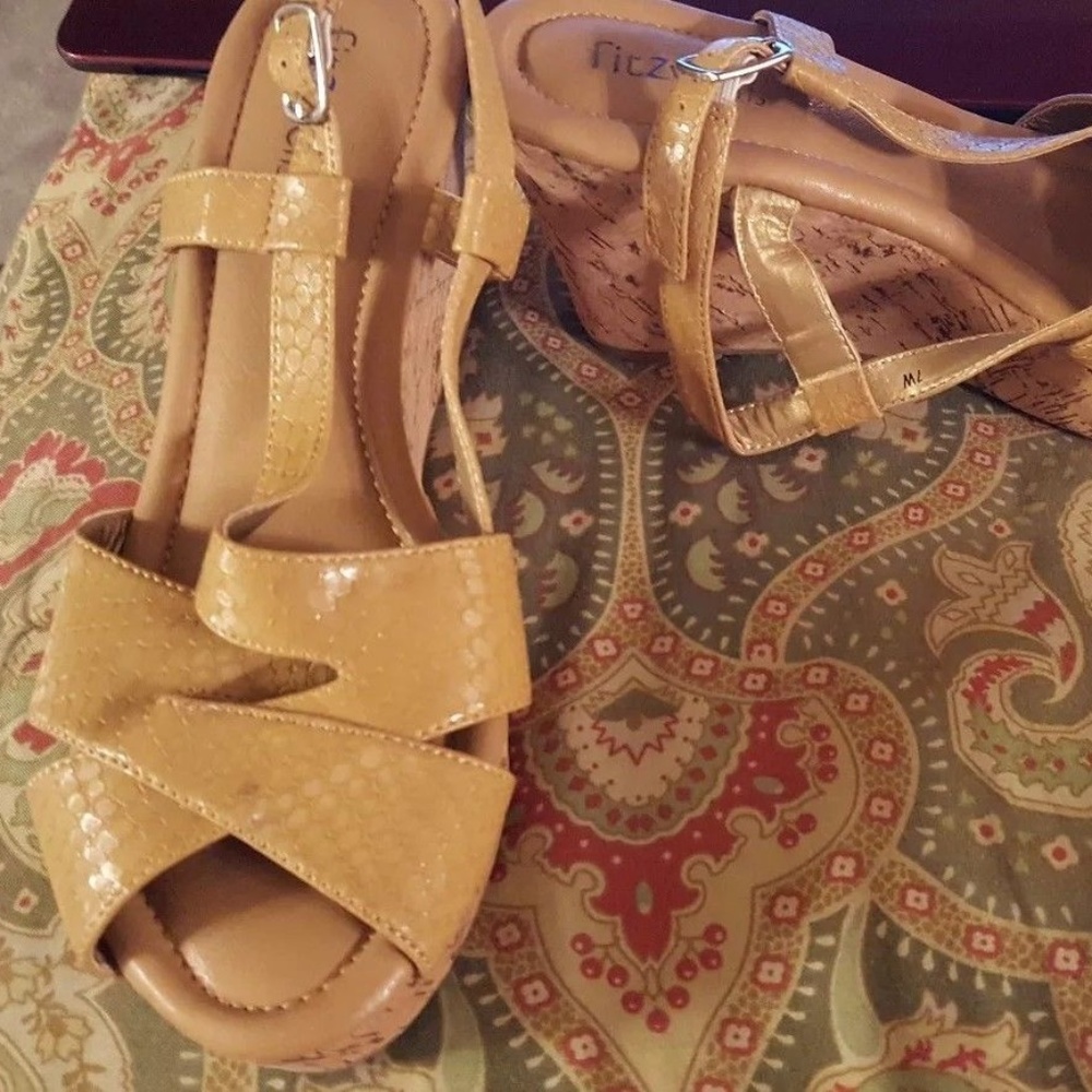 Fitzwell 7 W wide tan sandals wedge heels shoes